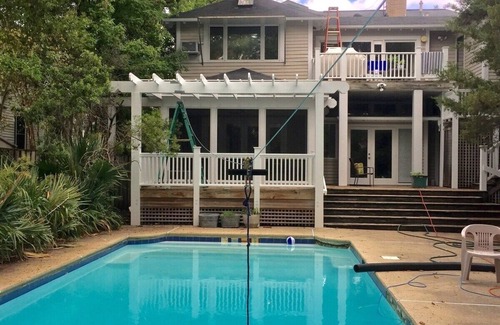 Durham Apartment | Cozy Poolside Studio