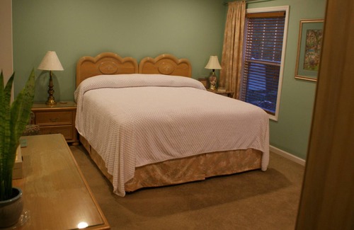 Port Royal Cottage | Cozy Port Royal Cottage, 2 miles from Parris Island Marine Base near Beaufort SC
