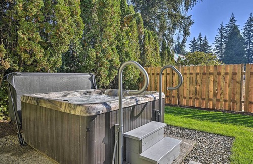 Carver House | Cozy Portland Getaway w/ Private Hot Tub!