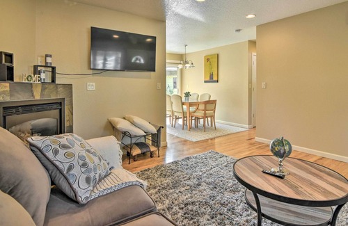 Carver House | Cozy Portland Getaway w/ Private Hot Tub!