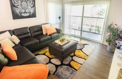 Downtown Apartment | Cozy Priv. 2BR-2BTH Cls to LA Attractions