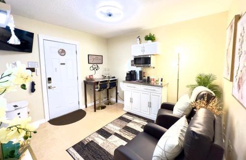 Orlando House | Cozy Private Apartment - Stylish & Spotless
