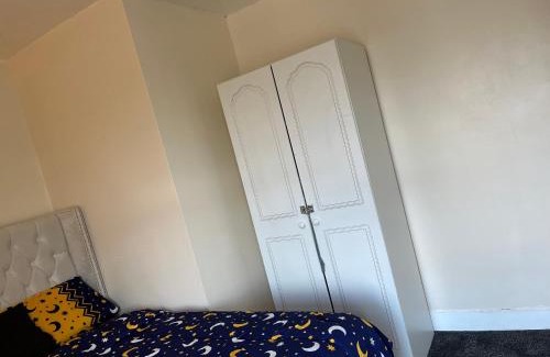 Hillsborough Bed & Breakfast | Cozy Private Blackout Room