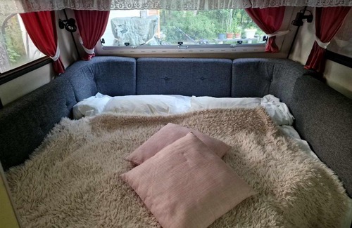 Lulea House | Cozy private caravan on our lawn