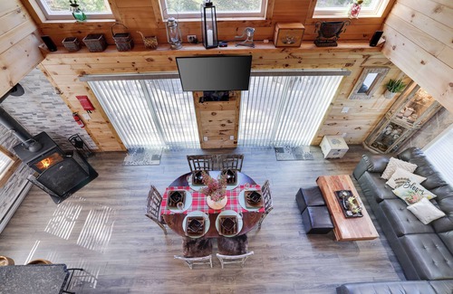 Pocono Summit Ski Chalet | Cozy Private Cottage with Lake Access at Mount Pocono