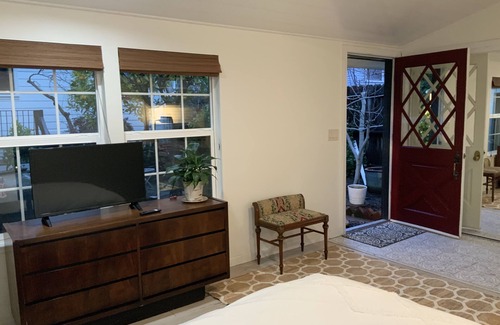 Easton Addition Apartment | Cozy private cottage in Prime Easton Addition neighborhood in Burlingame.