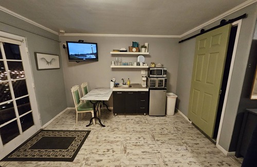 Point Loma Heights Apartment | Cozy private entrance studio in heart of Point Loma Beach community