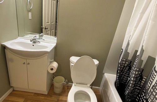 Southeast Edmonton House | Cozy & Private Guest Basement Suite in Tamarack