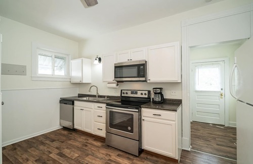The Hill House | Cozy, Private home near St. Louis Zoo, Arch, Busch Stadium, and Forest Park