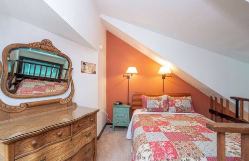 Telluride Hotel | Cozy Private Lofted Room in Great Telluride Location