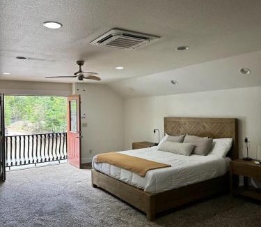 McCall House | Cozy Private McCall Downtown Remodeled Studio