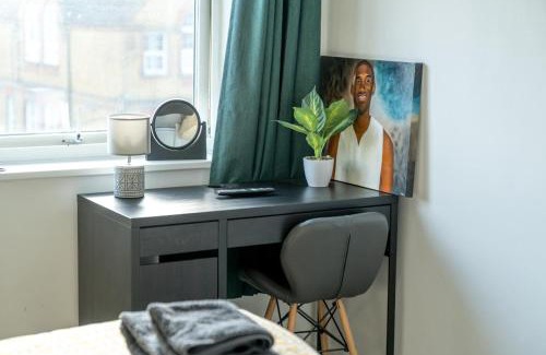 Southbury Apartment | Cozy Private Room Near Shops & Transport in Enfield