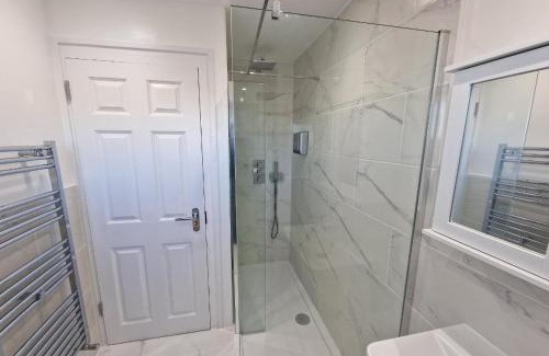Southbury Apartment | Cozy Private Room Near Shops & Transport in Enfield