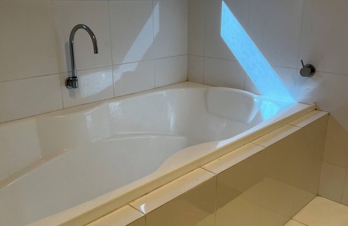Dubbo House | Cozy Private Room - Twin Bedroom with Private Garden - Pet Friendly