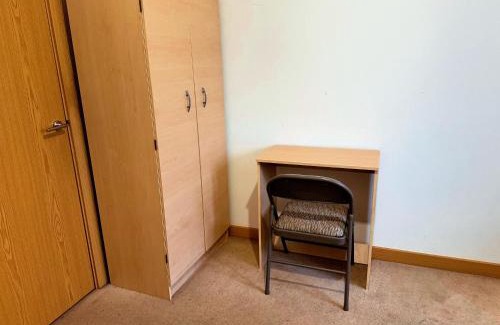 Colchester House | Cozy Private Room with Free Wi-Fi