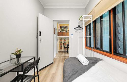 Carramar House | Cozy Private Single Room in Carramar - Nearby Station & Shops - Shared Bathroom