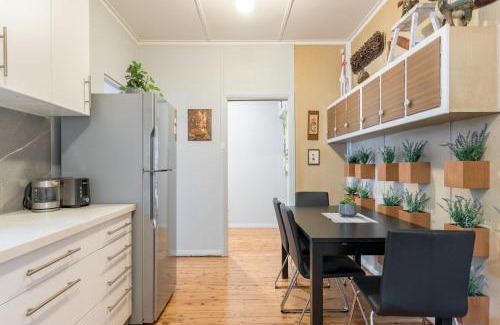 Carramar House | Cozy Private Single Room in Carramar - Nearby Station & Shops - Shared Bathroom