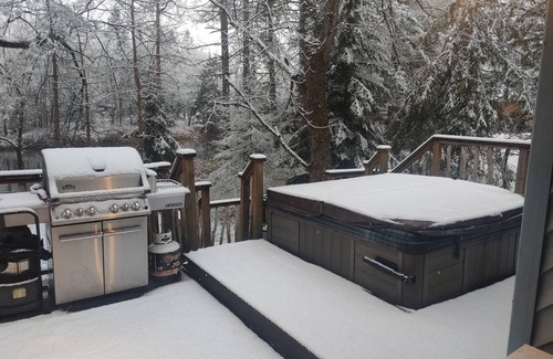 Mont-Tremblant Cottage | Cozy, Private, Ski Chalet Rental 15 minutes from Mont Tremblant.