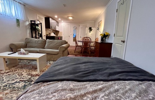 Richmond Hill Apartment | Cozy Private Studio Apartment + Parking, Great for Toronto Commuters