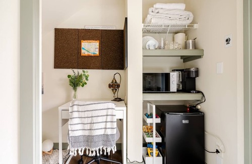 Fremont House | Cozy Private Studio Bed+Bath in Fremont, Seattle