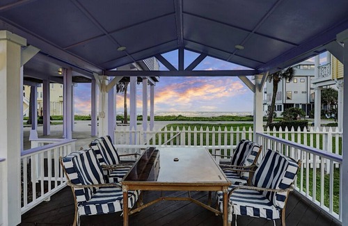 Spanish Grant House | Cozy Purple Paradise-Private Beach