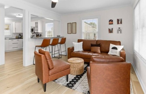 Peoria House | Cozy Quarters! Great Location!