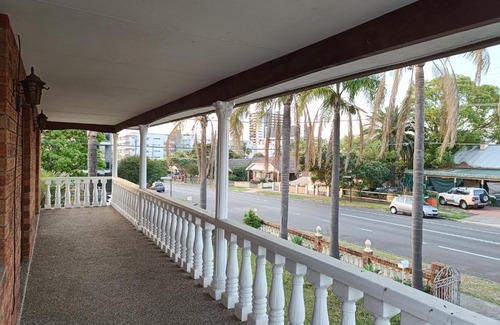 Merrylands House | Cozy Queen Room in Spacious Merrylands Home - M7