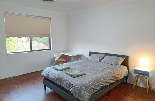 Merrylands House | Cozy Queen Room in Spacious Merrylands Home - M7