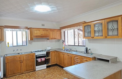 Merrylands House | Cozy Queen Room in Spacious Merrylands Home - M7