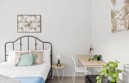 Lindfield House | Cozy Queen Room - Nearby Transport & Shop - Shared Bathroom