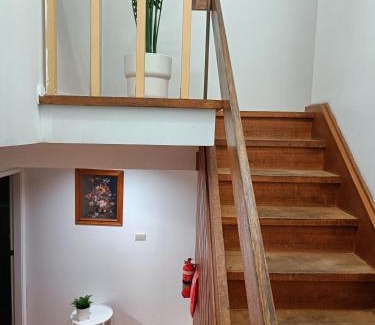 Carlingford House | Cozy Queen Room - Spacious House - Convenient Location - NC5