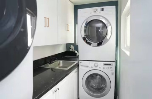 Rowland Heights House | Cozy Queen Room 203 w/Kitchen & Laundry Access