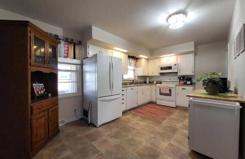 Columbus House | Cozy, quiet 3 bdrm home nearby local amenities