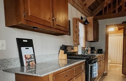 Oxford Cabin | Cozy & Quiet cabin 15 mi from Ole Miss/ 4 miles from Sardis Lake