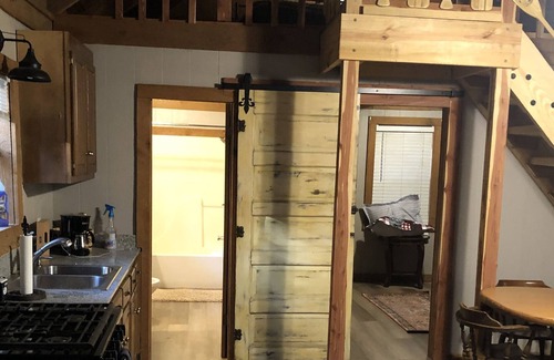 Oxford Cabin | Cozy & Quiet cabin 15 mi from Ole Miss/ 4 miles from Sardis Lake