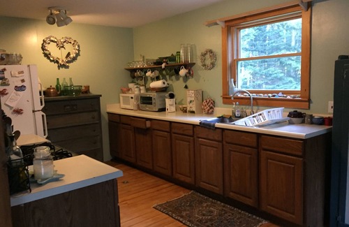 Saint George Cottage | Cozy Quiet Cottage in the woods, close to ocean and local activities