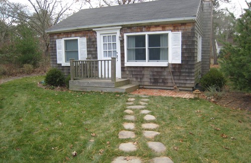 Hampton Bays Cottage | Cozy Quiet Cottage by the Sea