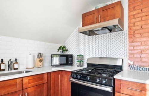 South Side Apartment | Cozy & Quiet Furnished Apartment, 3-12 Month Stays