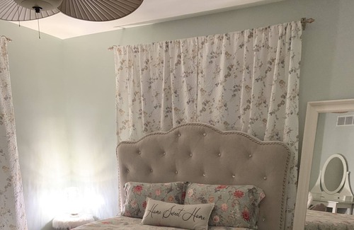 Delhi Hills House | Cozy, quiet near Anderson ferry and airport!