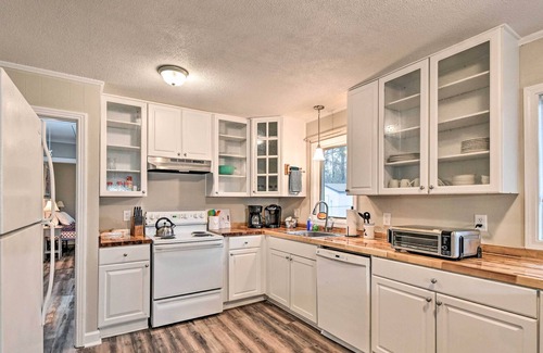 Sanford House | Cozy & Quiet Sanford Home ~ 5 Mi to Downtown!