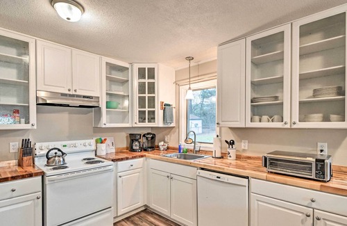 Sanford House | Cozy & Quiet Sanford Home ~ 5 Mi to Downtown!