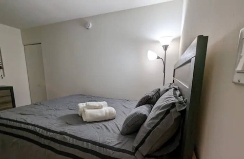 Tustin House | Cozy & Quiet Townhome | Central OC | Holiday Home