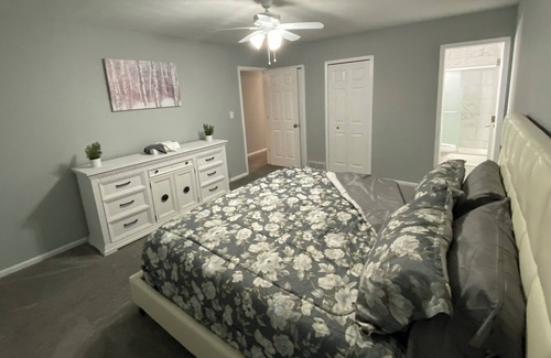 Richmond Heights House | Cozy Ranch Getaway