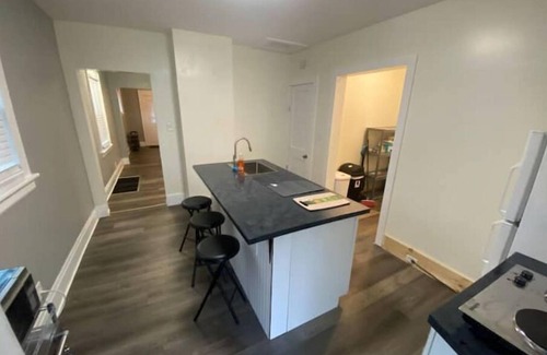Roselawn Finance House | Cozy Ranch House Close to Everything.
