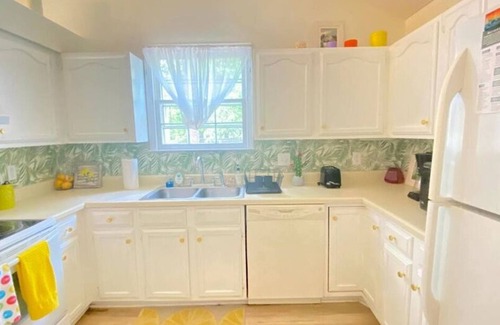 Cary House | Cozy Ranch House w/Sunroom, Enjoy Autumn in NC