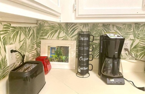 Cary House | Cozy Ranch House w/Sunroom, Enjoy Autumn in NC