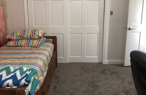 Valley Stream House | Cozy, rarely available room perfect for studying/ relax and easy to commute