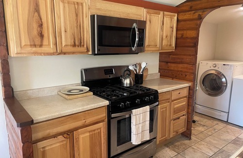 Upper Rattlesnake Cabin | Cozy Rattlesnake Creekside Cabin Retreat