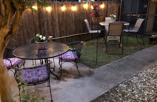 Oxford House | Cozy Rebel Townhouse 3rd night free