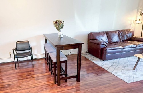 Mendenhall Valley Condo | Cozy Red Condo Retreat